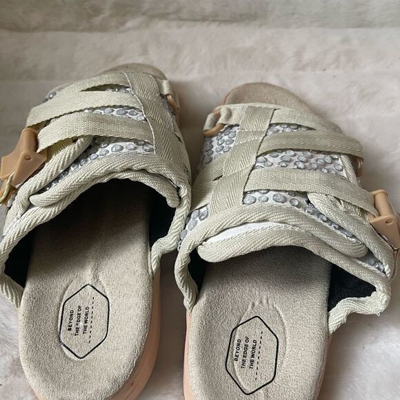 Beyond the edge of the world Beige slides sandals rhinestones accents SZS ,W10 - Picture 2 of 10